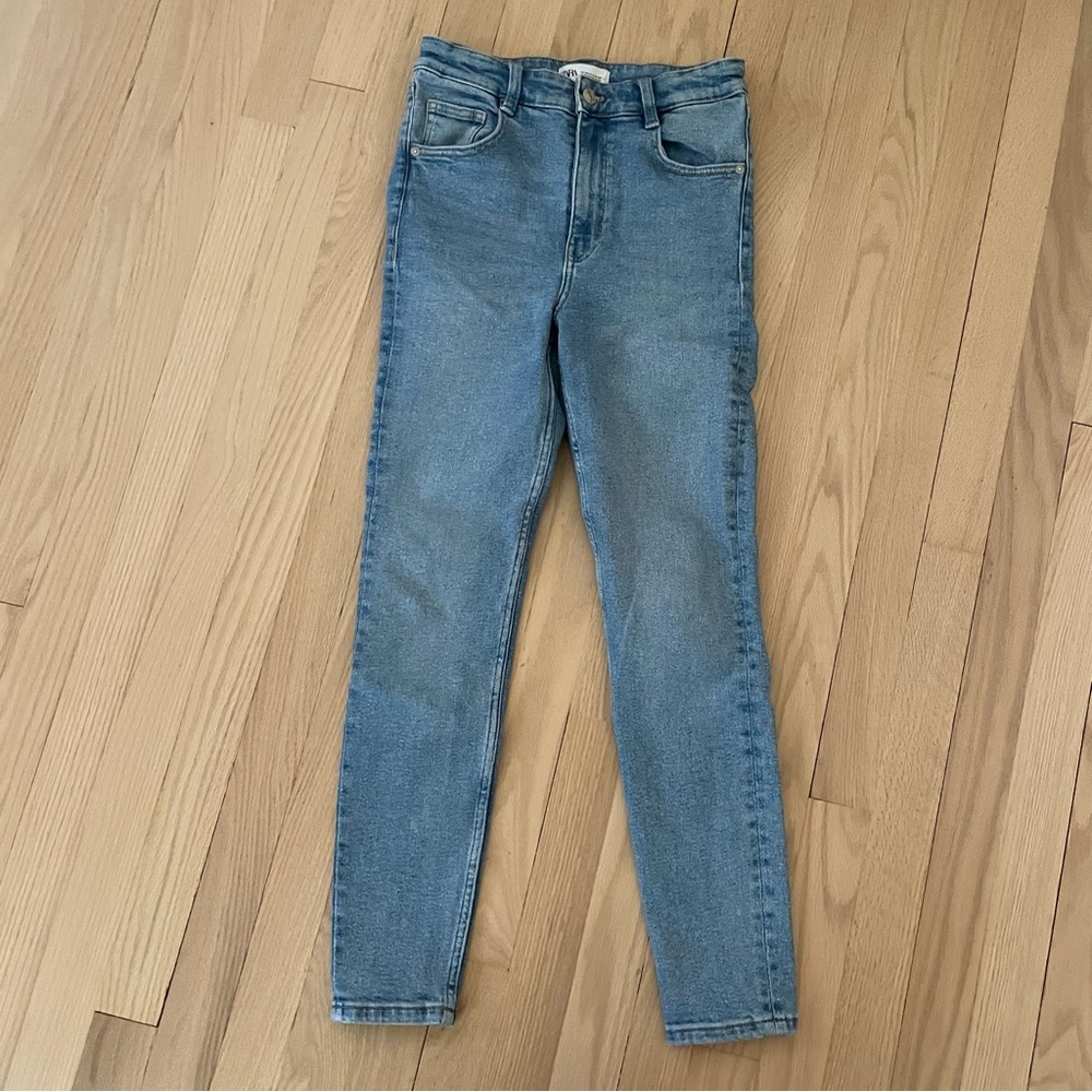 Zara light wash high rise skinny jeans 6
